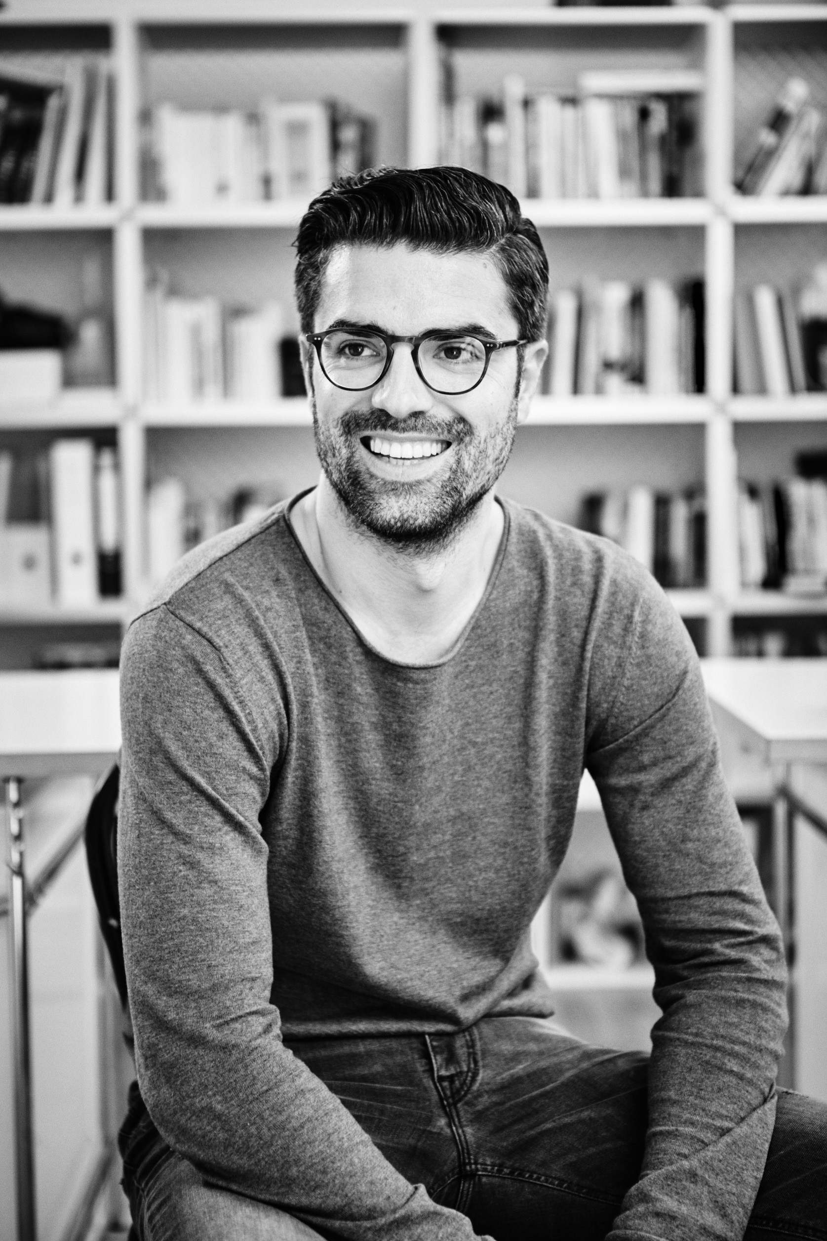 actor Simon Amberger large photo