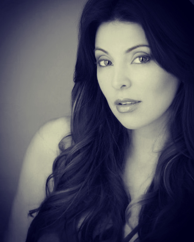 actor Brenda Pond large photo