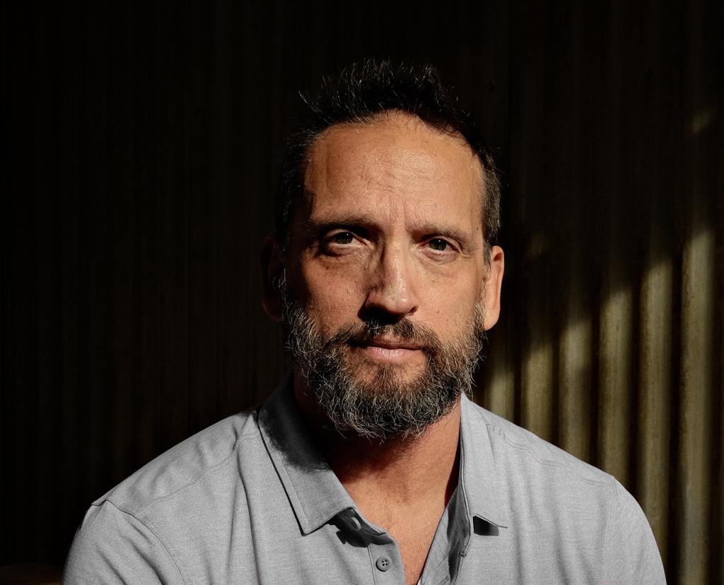 actor Mark Deakins large photo