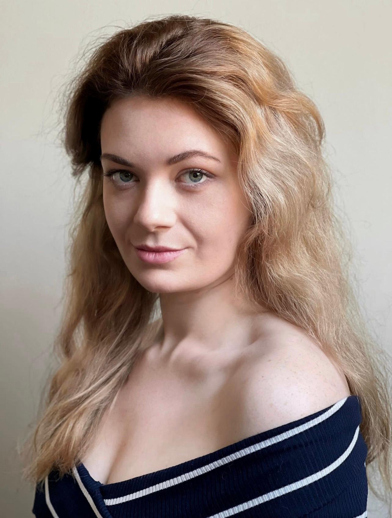 actor Sarah Chessie large photo