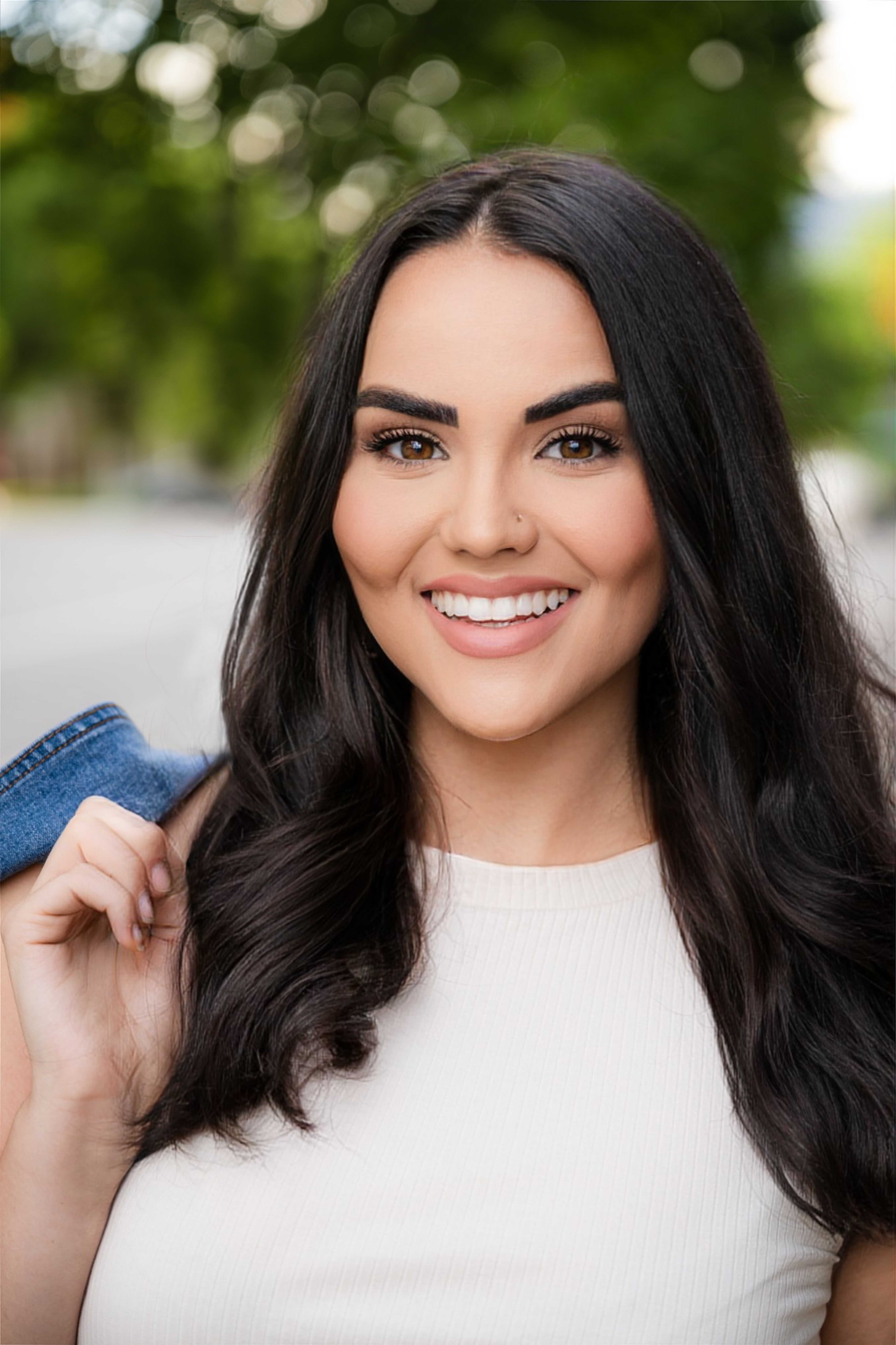 actor Ashleigh Burns large photo