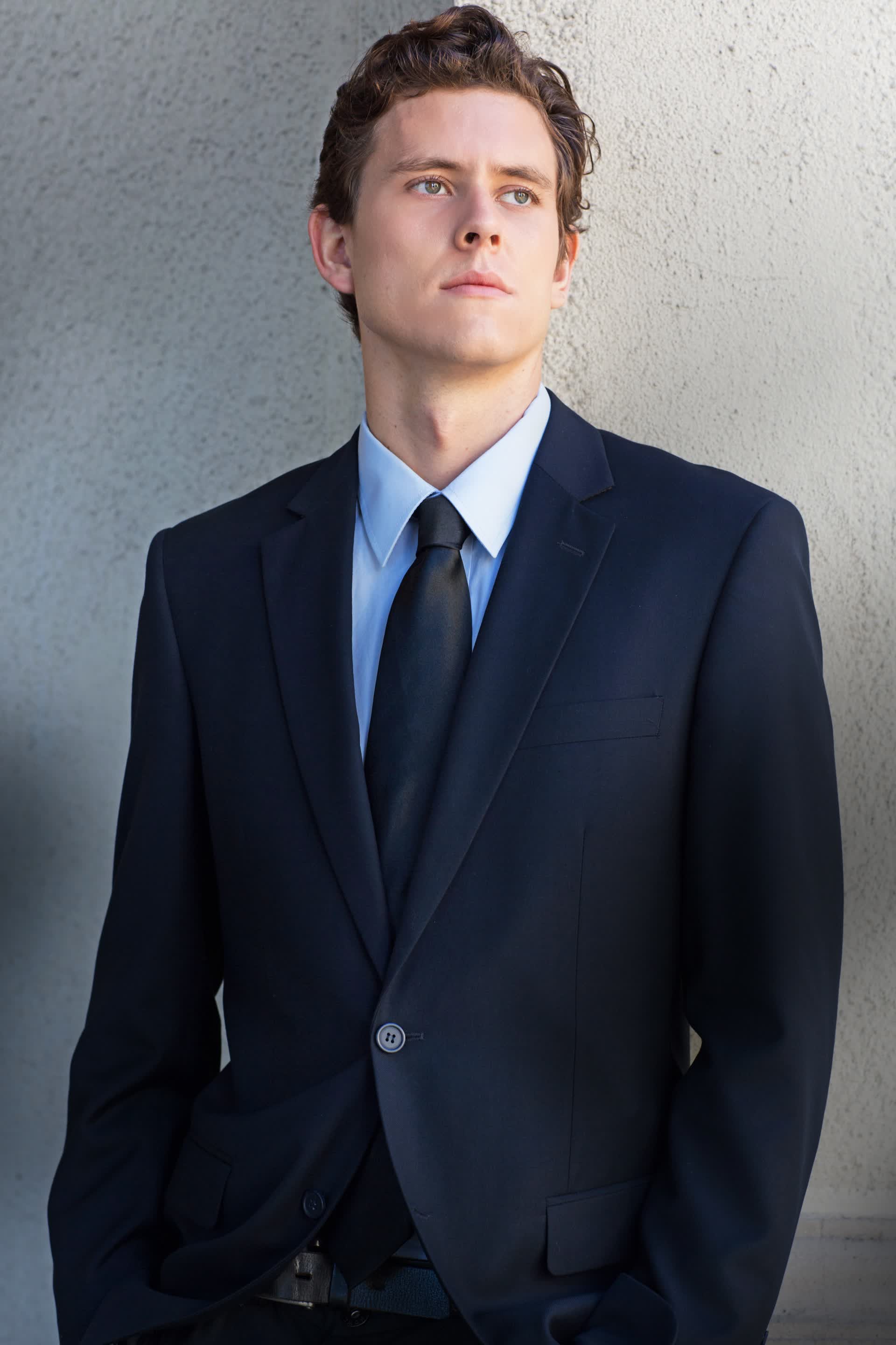 actor Eli Cusick large photo