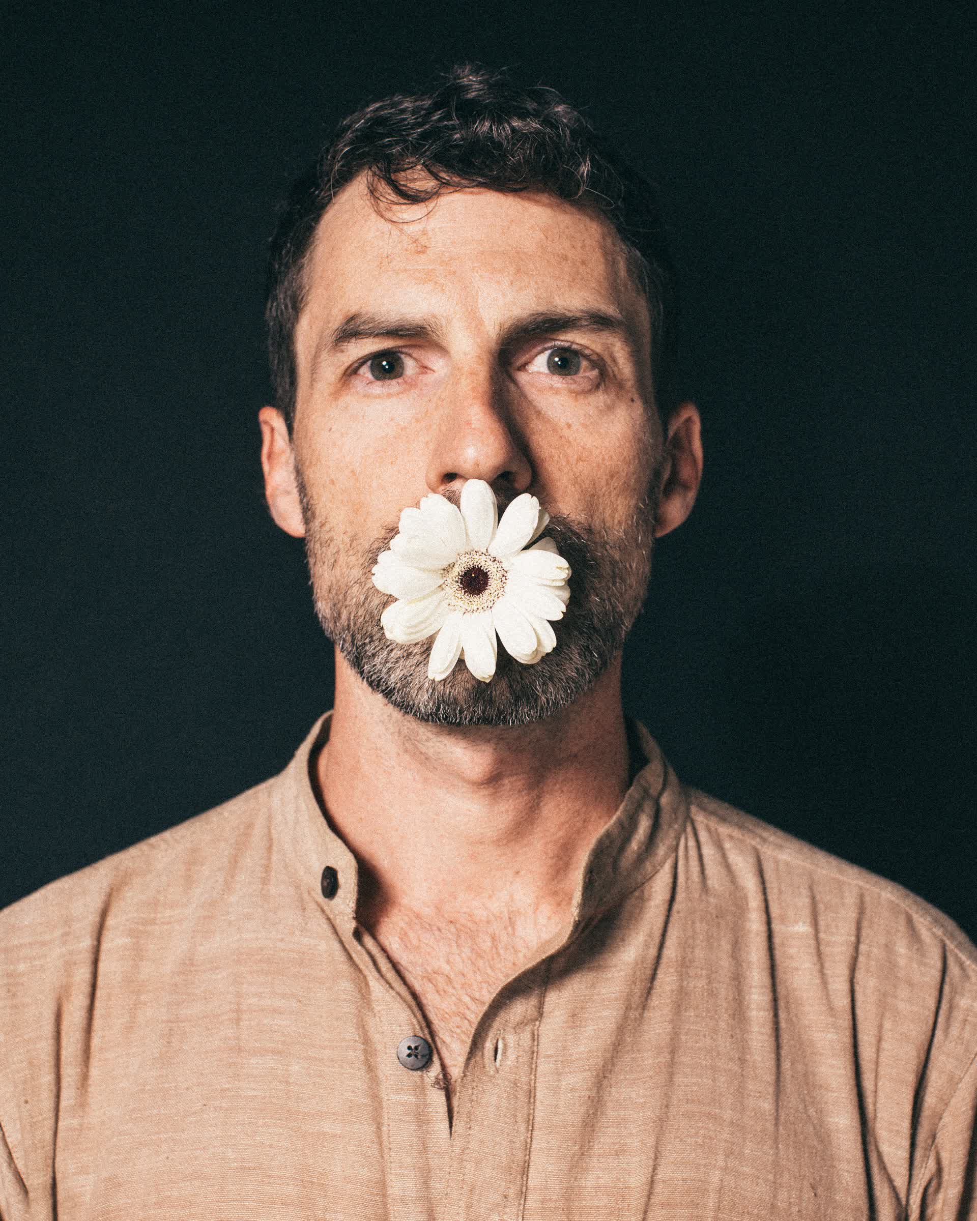 actor Miles Crawford large photo