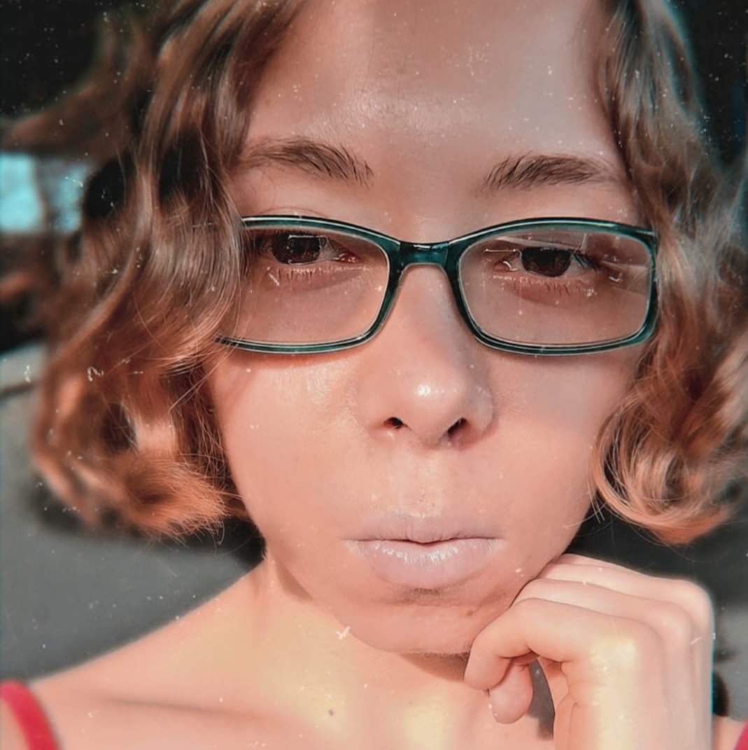 actor April Tweedy large photo