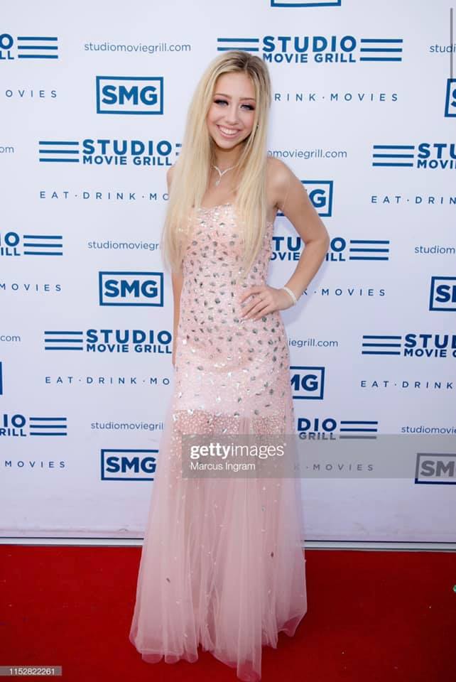 actor Sophia Watson large photo