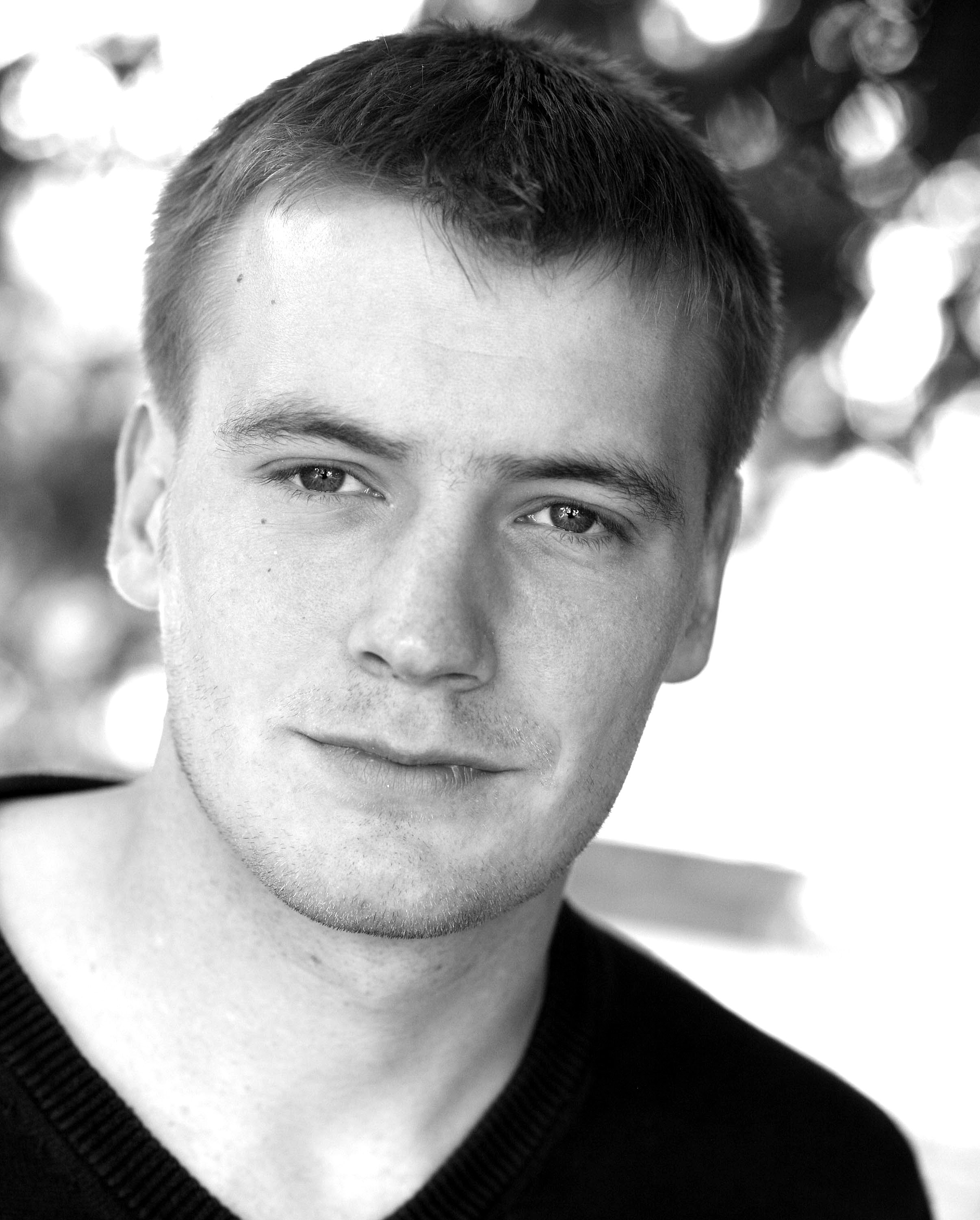 actor Bobby Hirston large photo