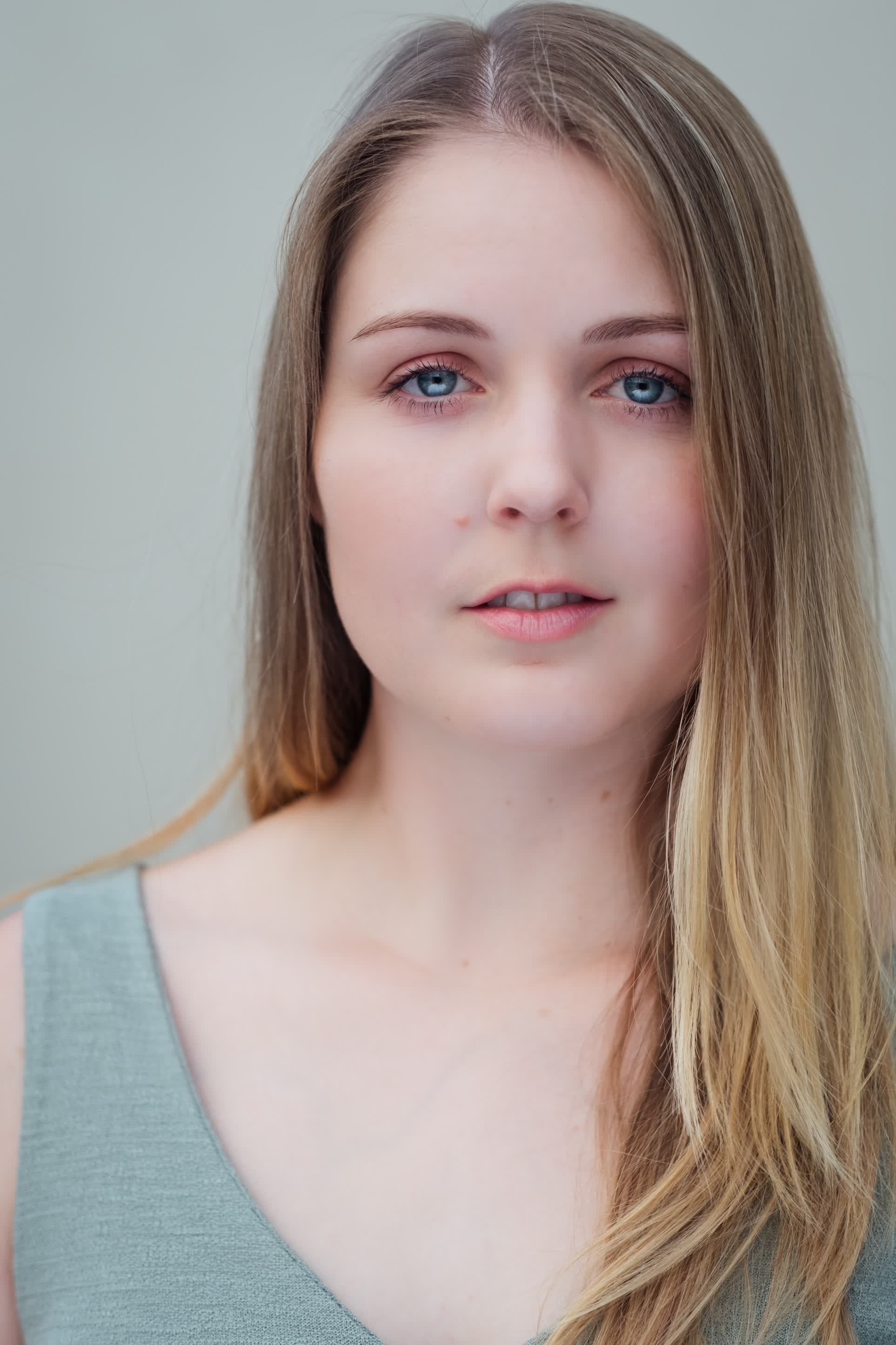 actor Sophie Thurling large photo