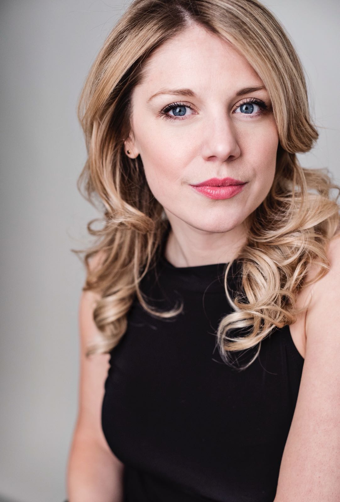 actor Louise Bond large photo