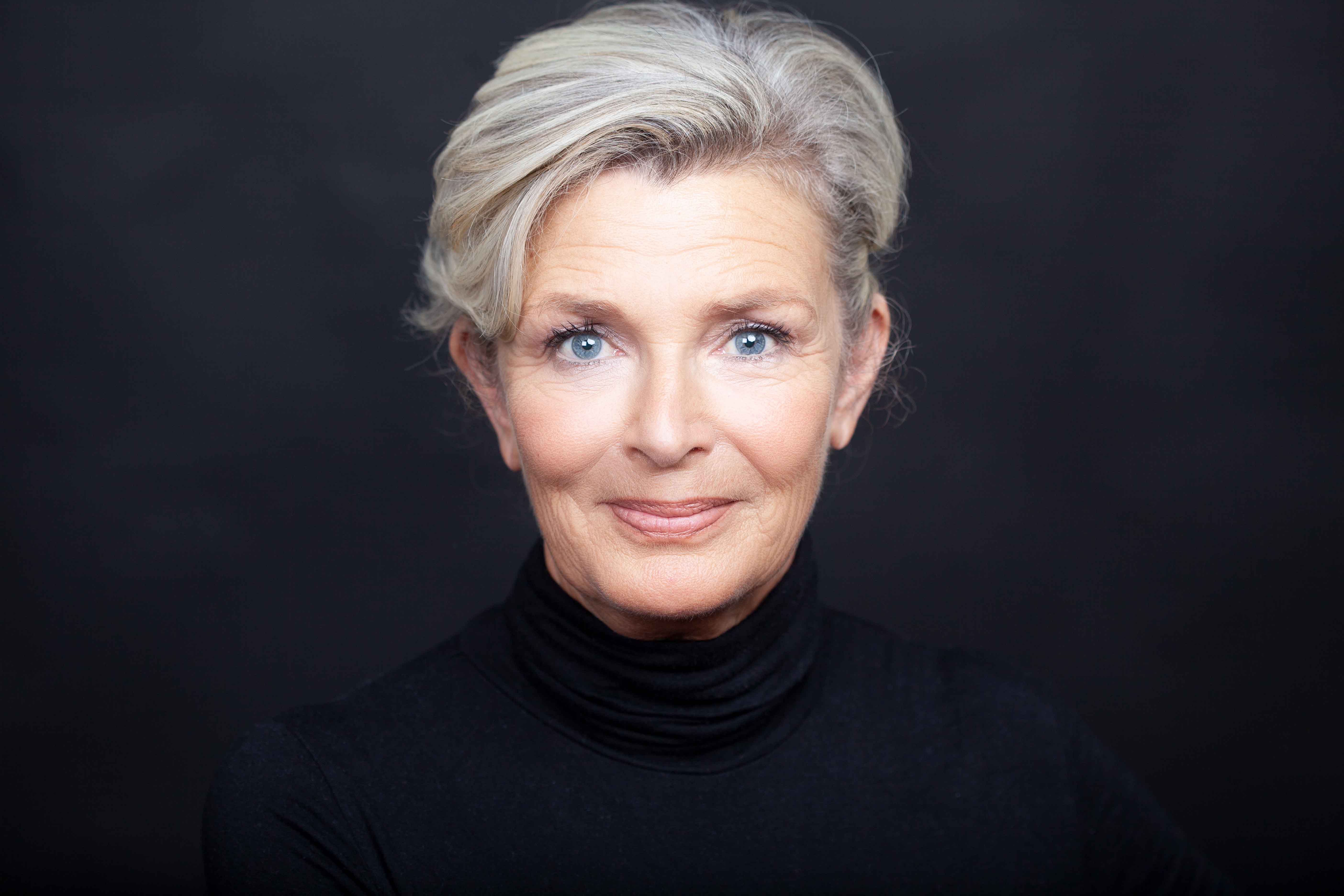 actor Victoria Chapman large photo