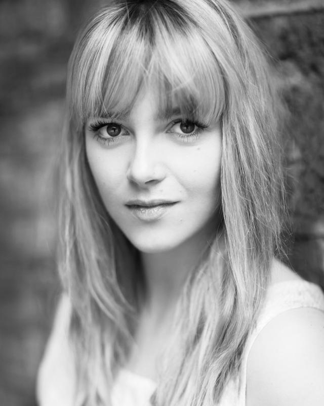 actor Laura McAlpine large photo