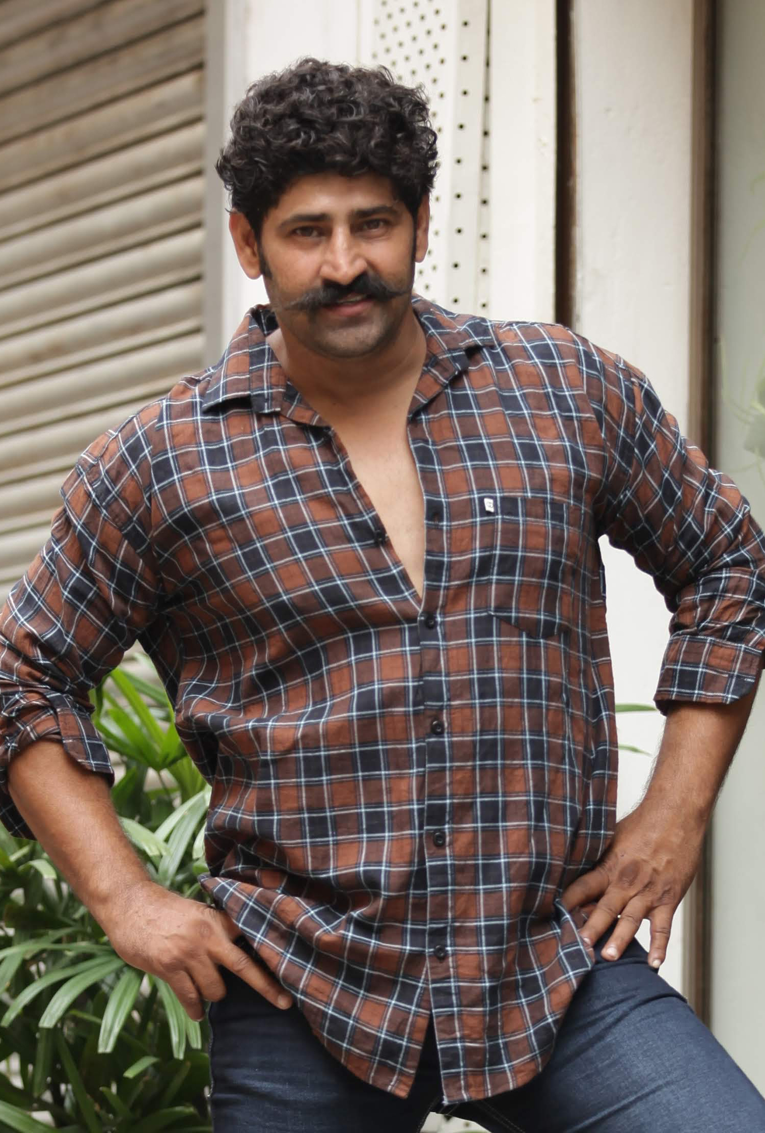 actor Tariq Anwar large photo