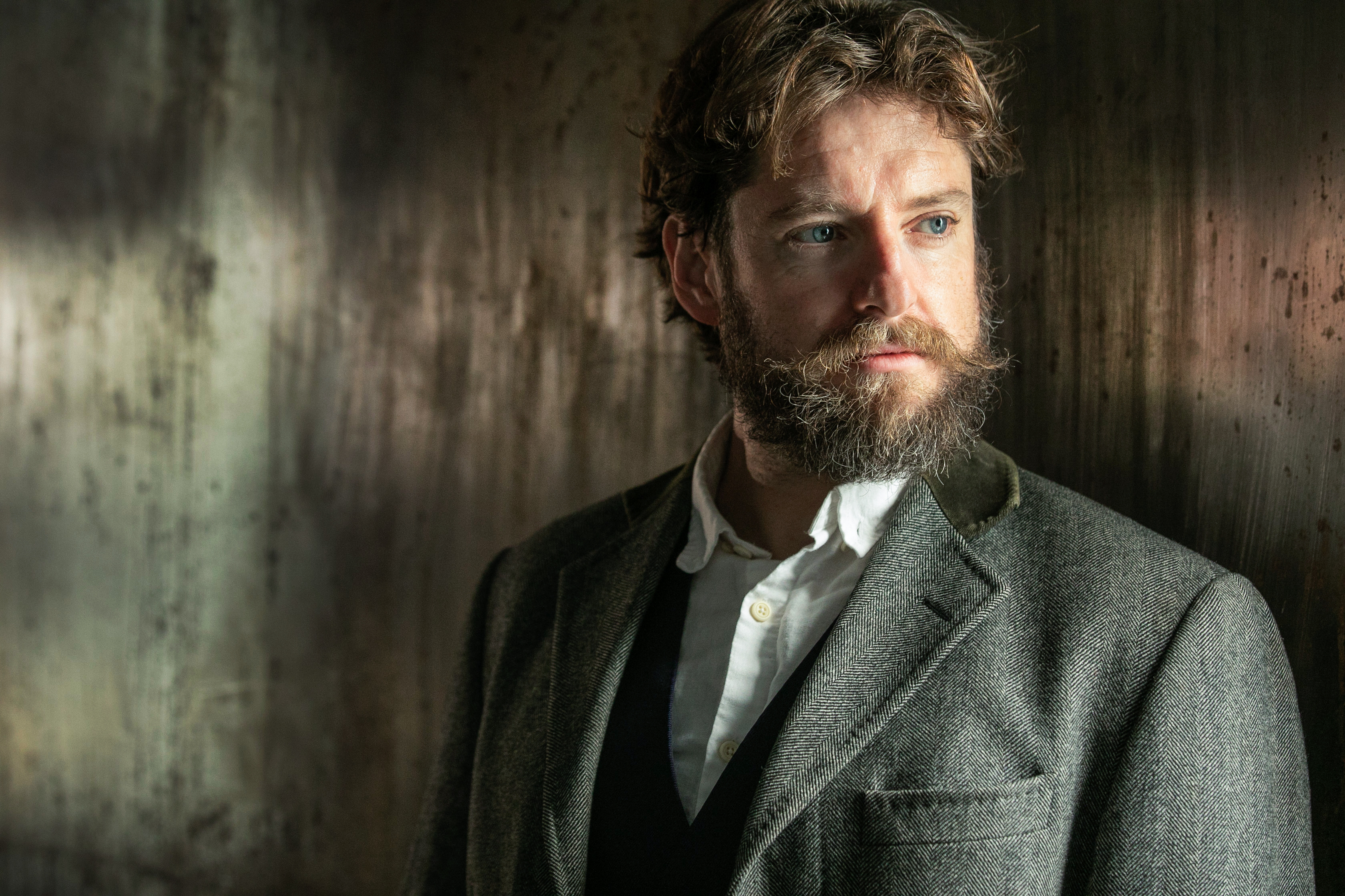 actor Andrew McGillan large photo