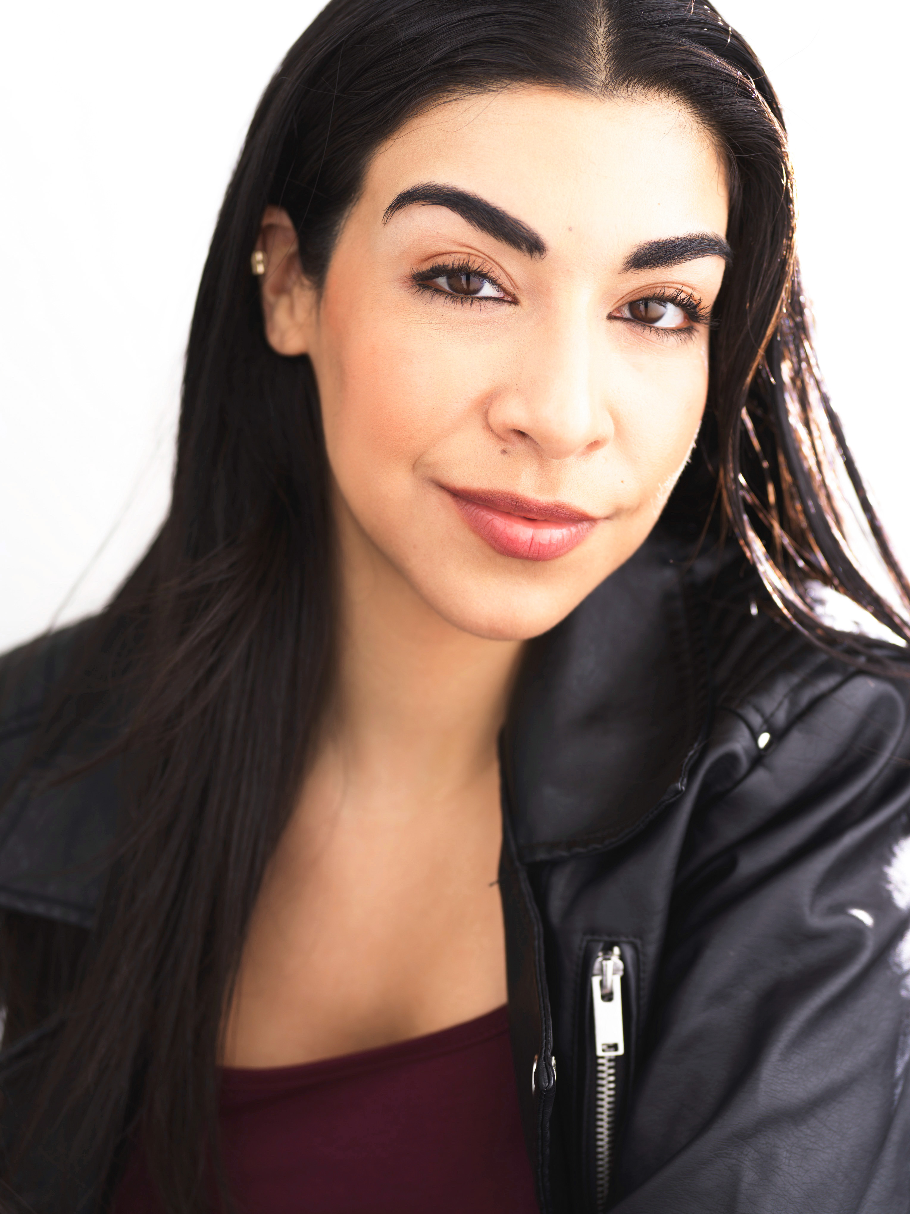 actor Leana Guzman large photo