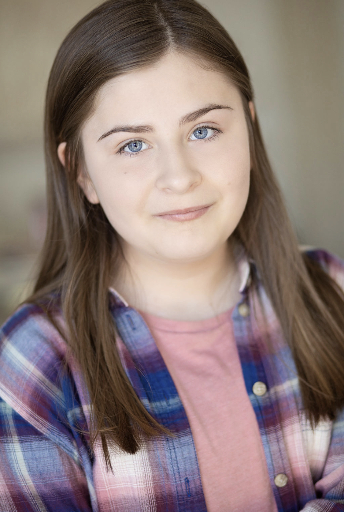 actor Ava Connolly large photo