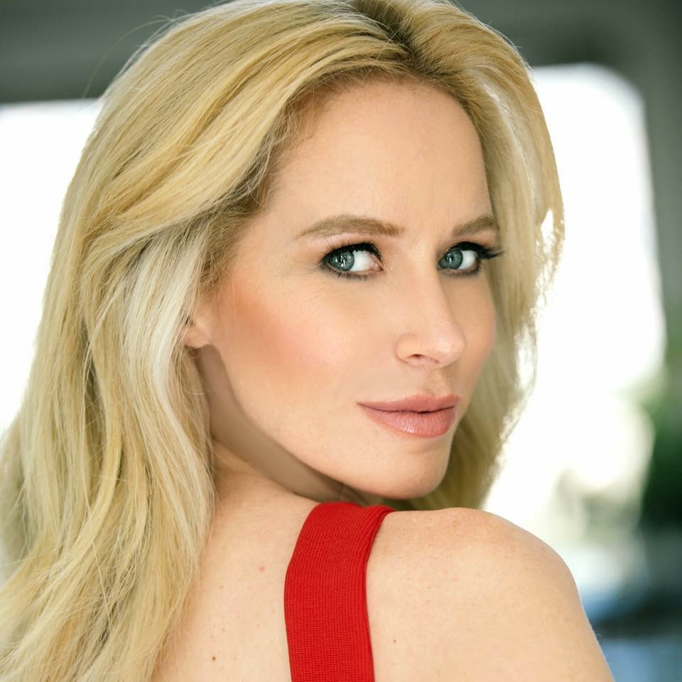 actor Alyssa Austin large photo