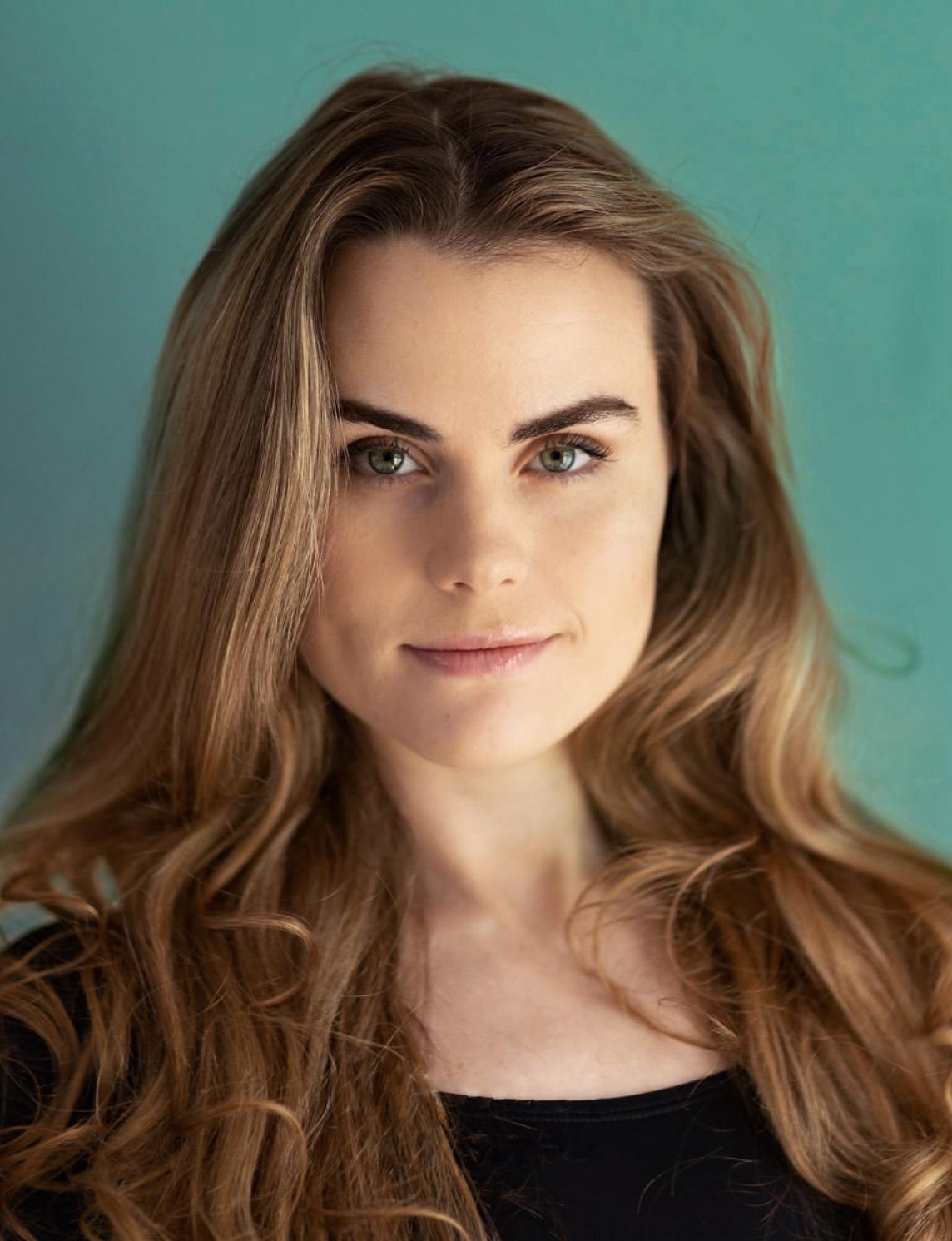 actor Silken Kelly large photo