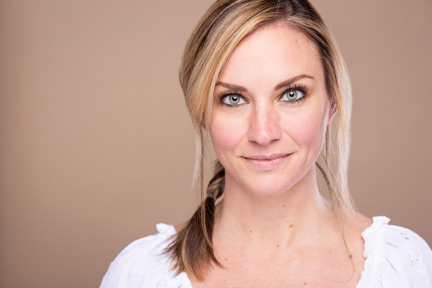 actor Liz DeCoudres large photo