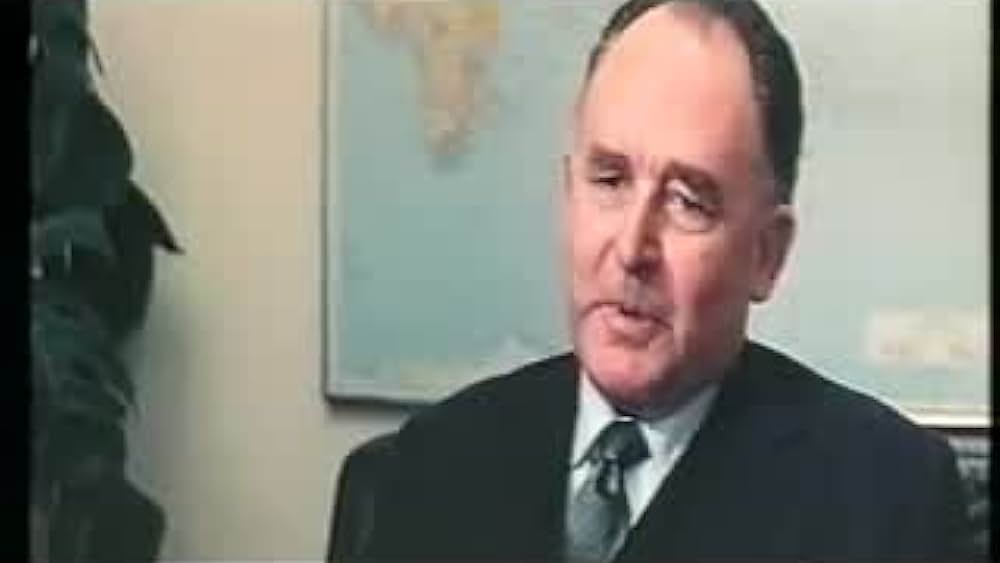 actor Aimi MacDonald large photo