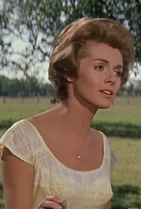 actor Linda Henrich large photo