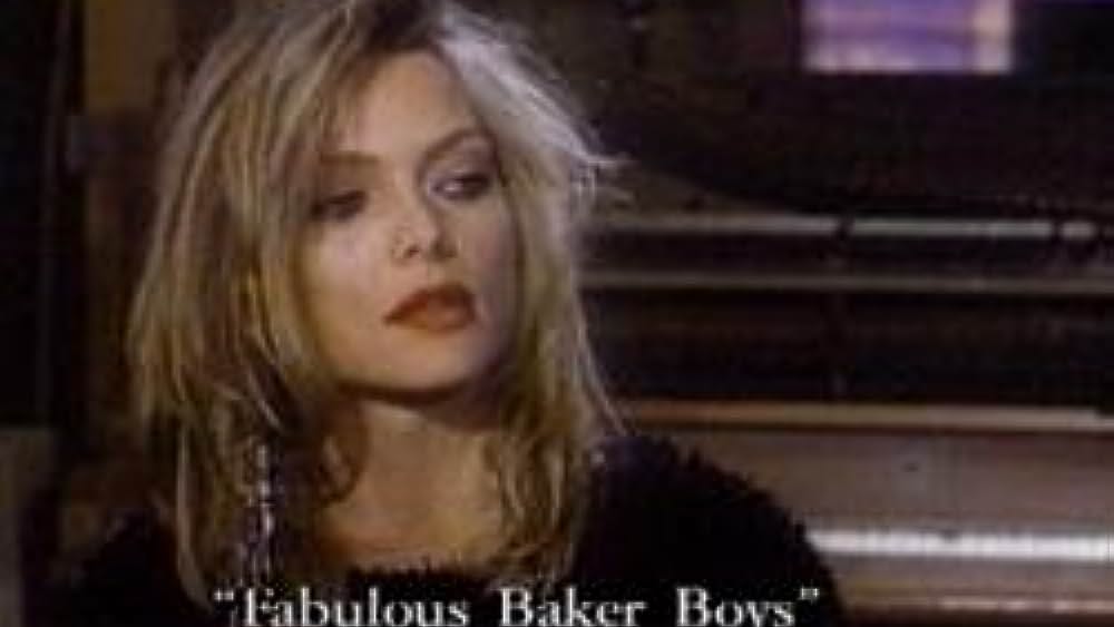 actor Ellie Raab large photo