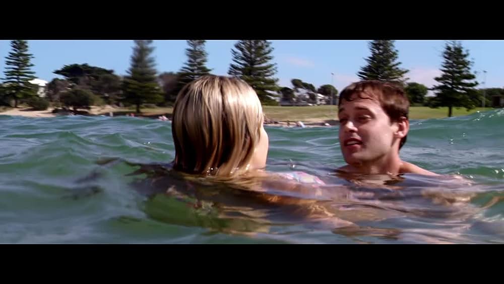 actor Zoe Carides large photo