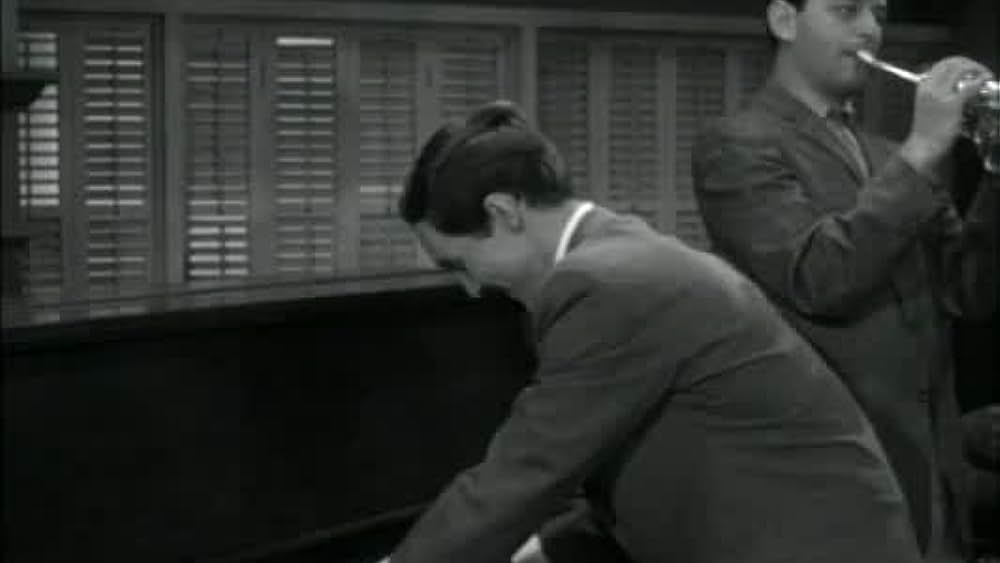 actor Ray Daley large photo