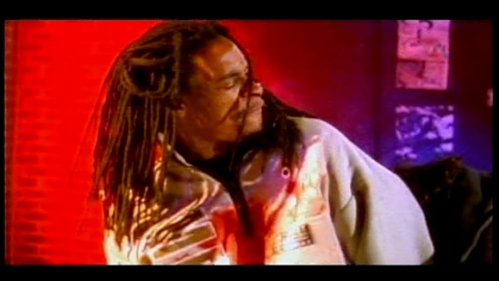 actor Alicia Van Couvering large photo