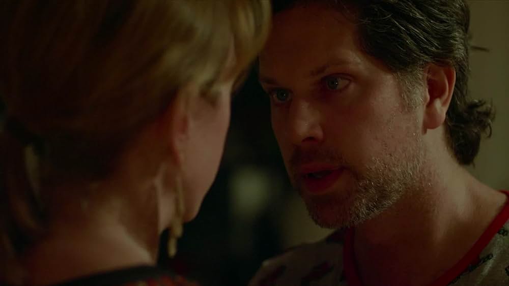 actor Erica Rhodes large photo