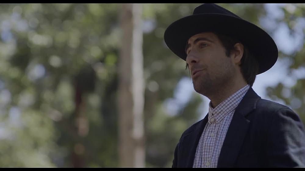 actor Sarah DeVincentis large photo