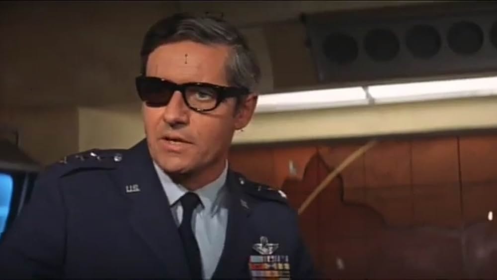 actor Alan Dobie large photo