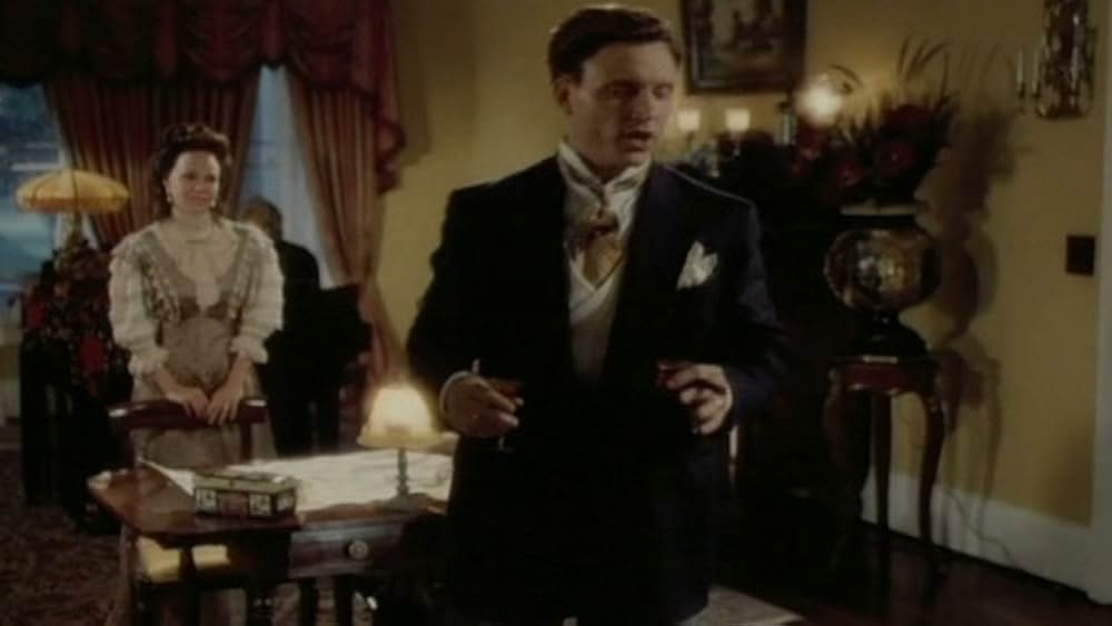 actor Andrew Lowery large photo