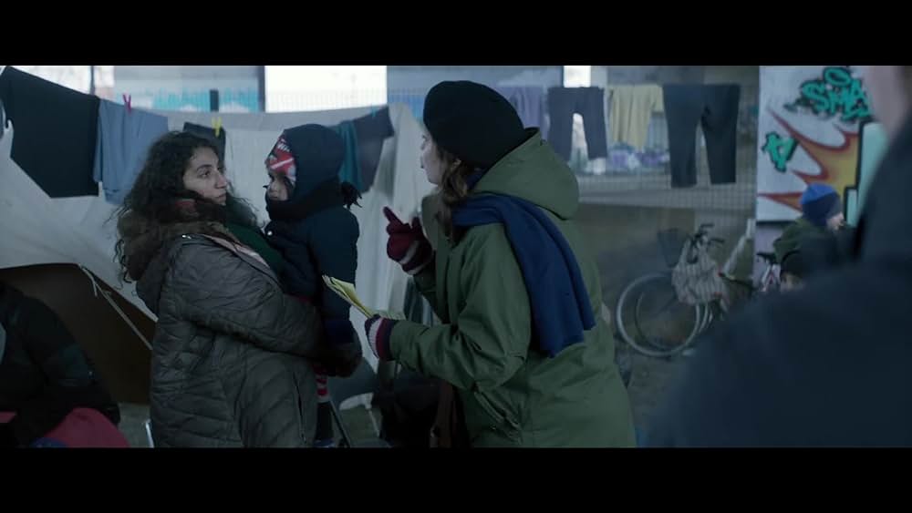 actor Léonore Confino large photo