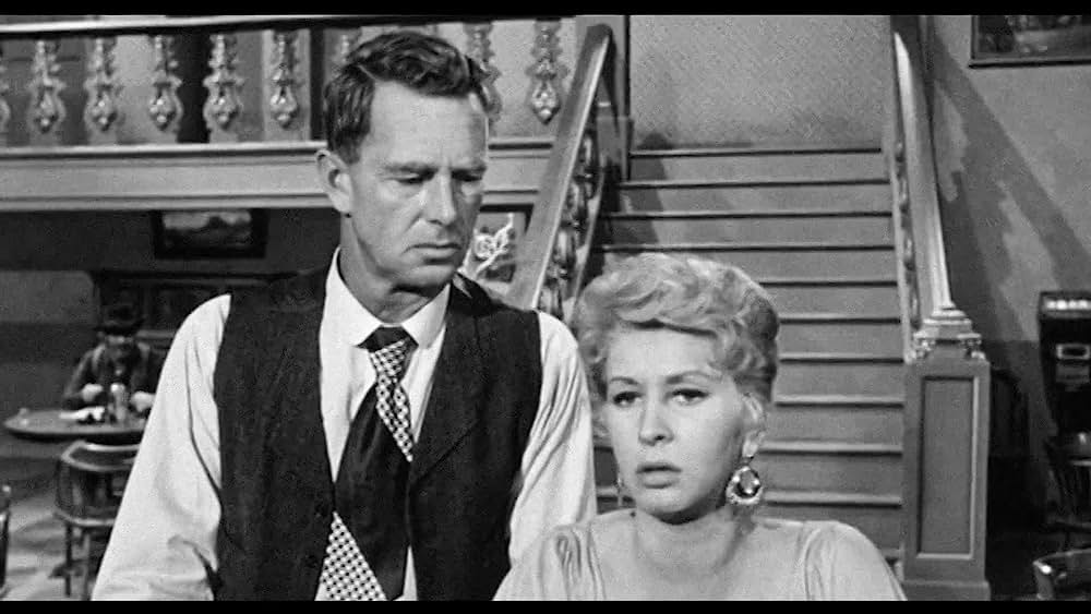 actor Carol Kelly large photo