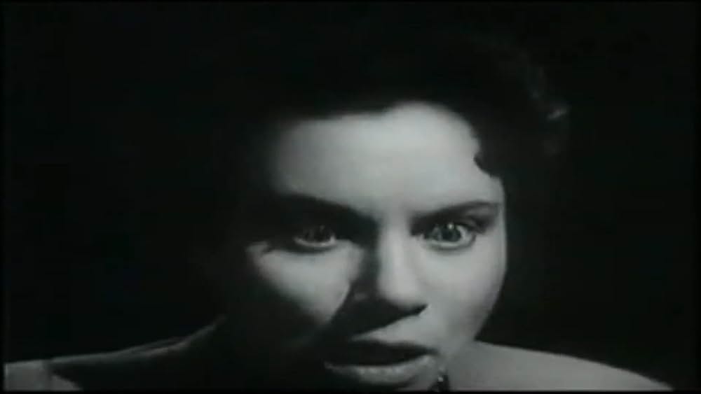 actor Adrienne Barrett large photo