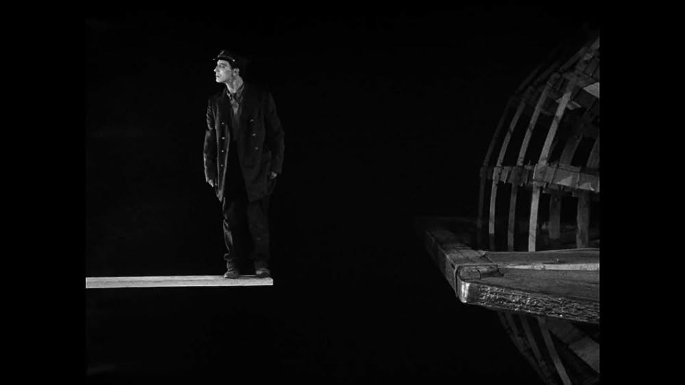 actor Tom Lewis large photo