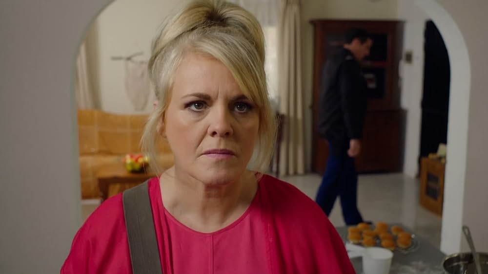 actor Sally Lindsay large photo