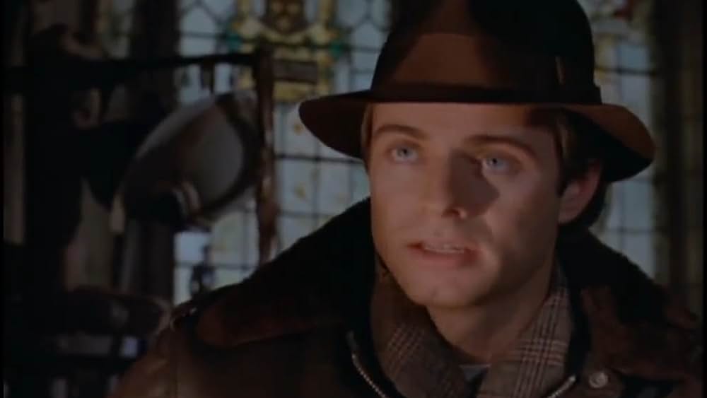 actor Fiona Hutchison large photo