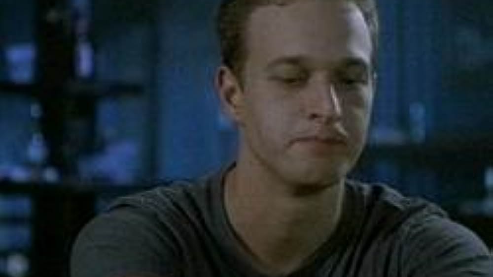 actor Robert Elross large photo