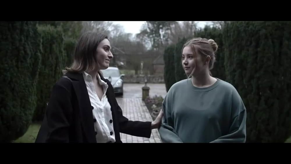 actor Georgie Banks large photo