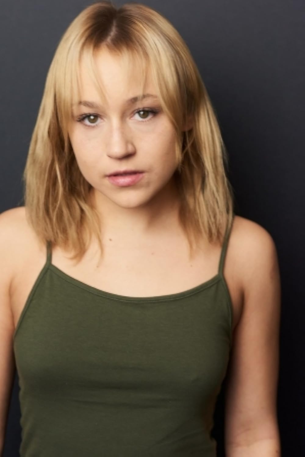 actor Allie Mccarthy large photo