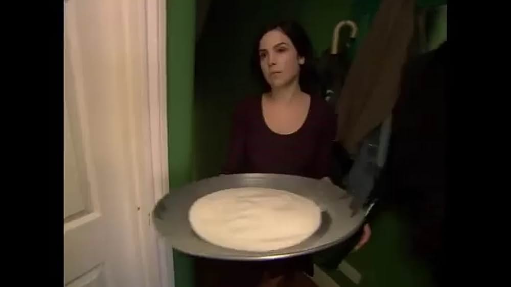 actor Lucy Velik large photo