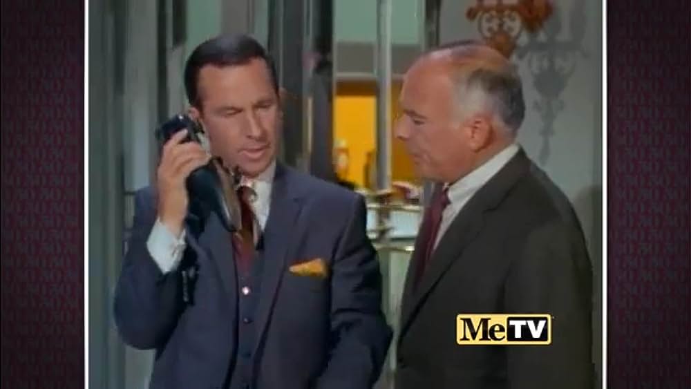 actor Robert Karvelas large photo