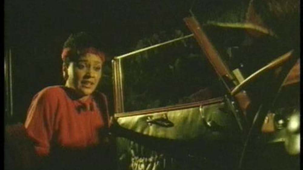 actor Mollie O'Mara large photo