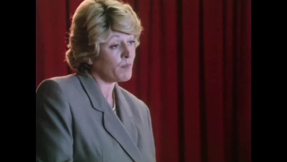 actor Sandie Lavelle large photo