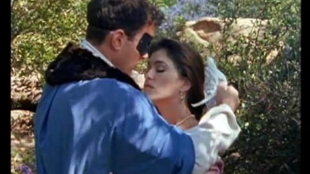 actor Julia Kruis large photo