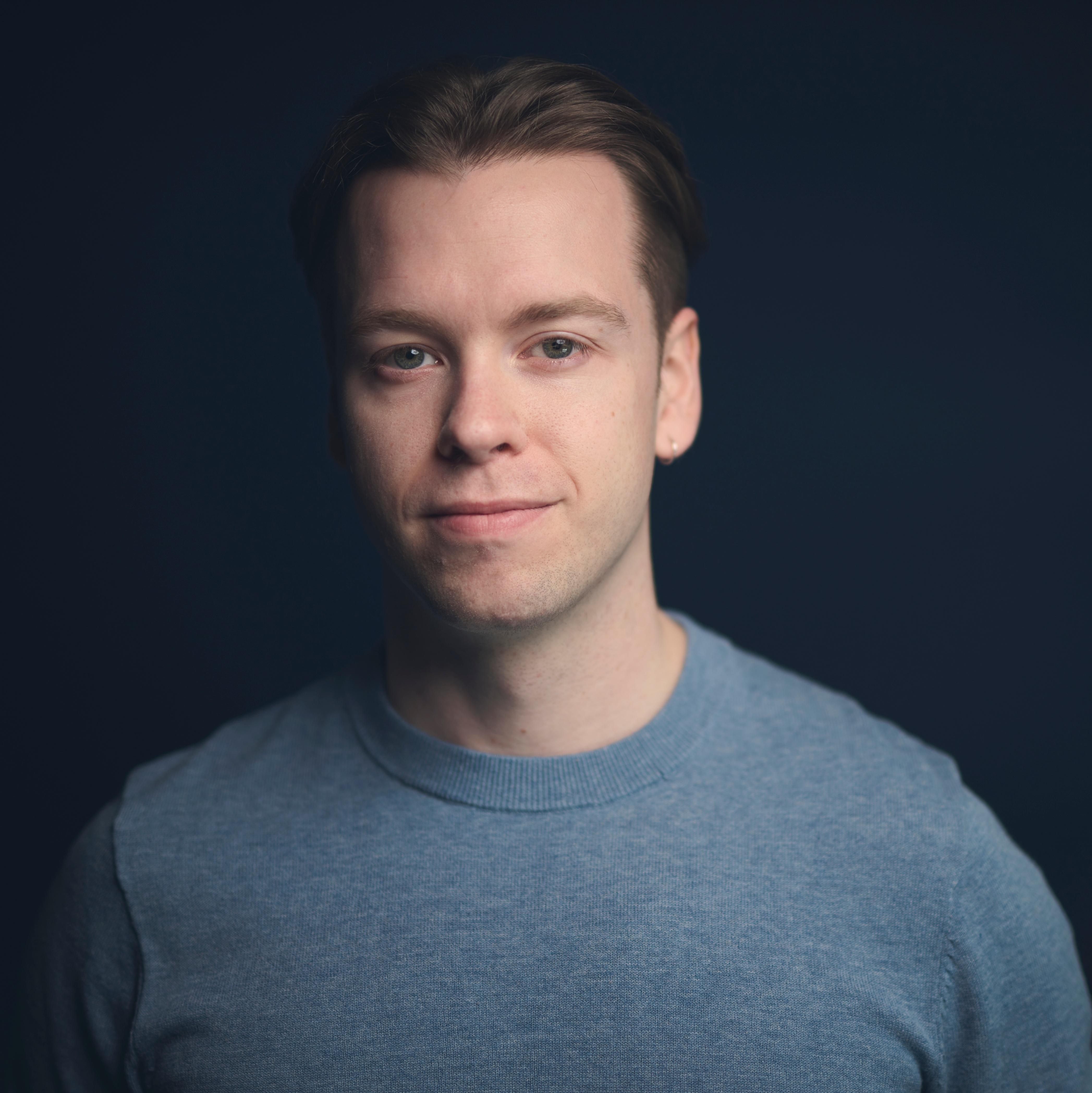 actor Andrew Halliday large photo