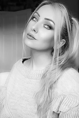 actor Lyndsey Sheppard large photo