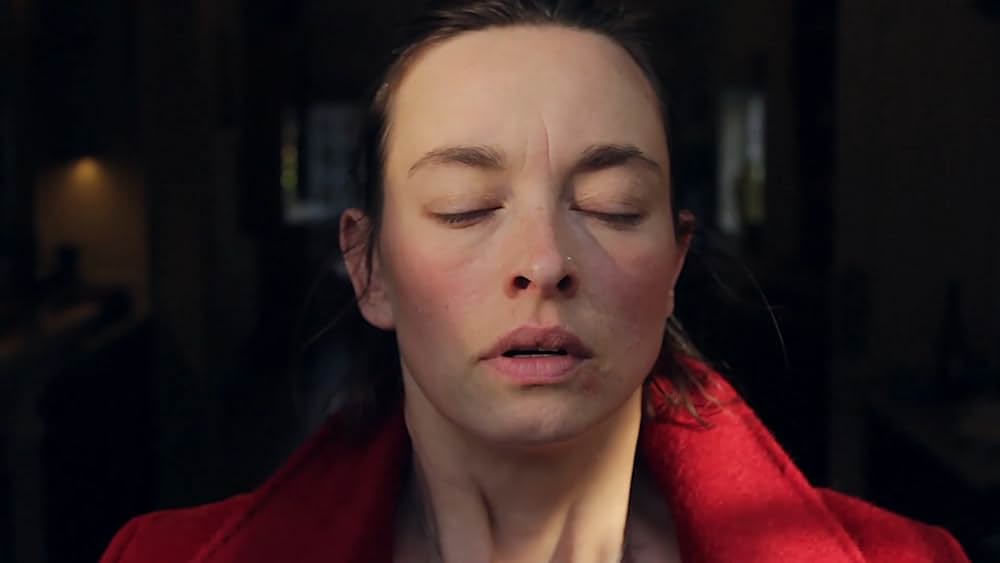 actor Julie Abbott large photo