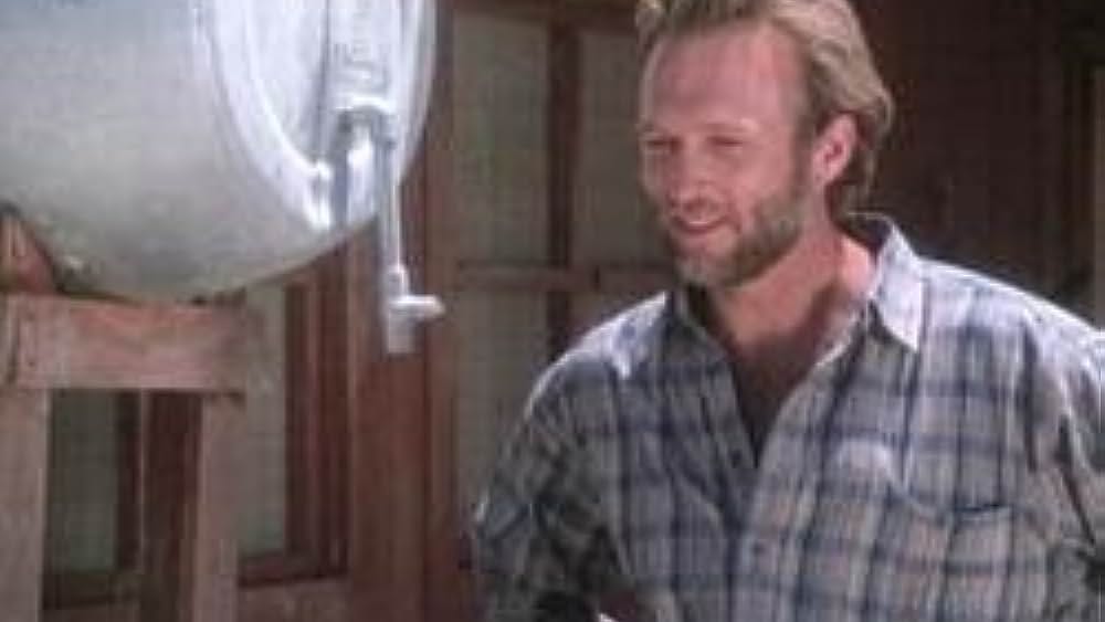 actor Louise Baker large photo