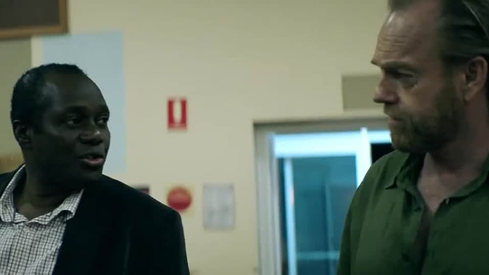 actor Hayley McElhinney large photo